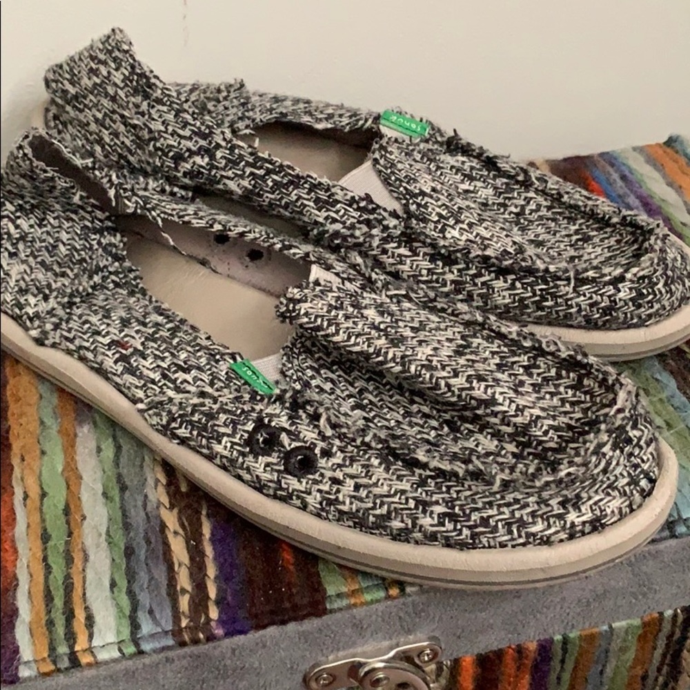 Sanuks